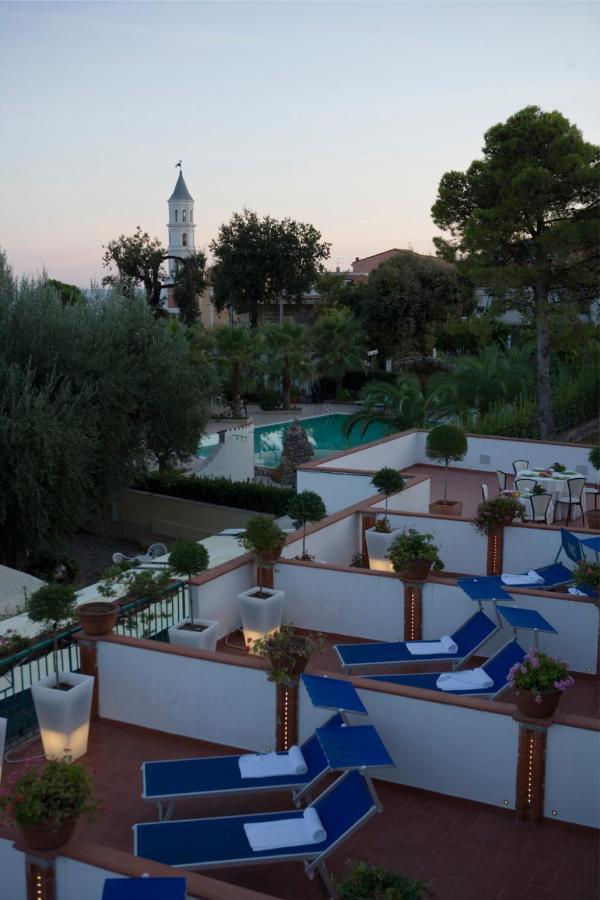 Hotel Ristorante Cavaliere Scario Exterior photo