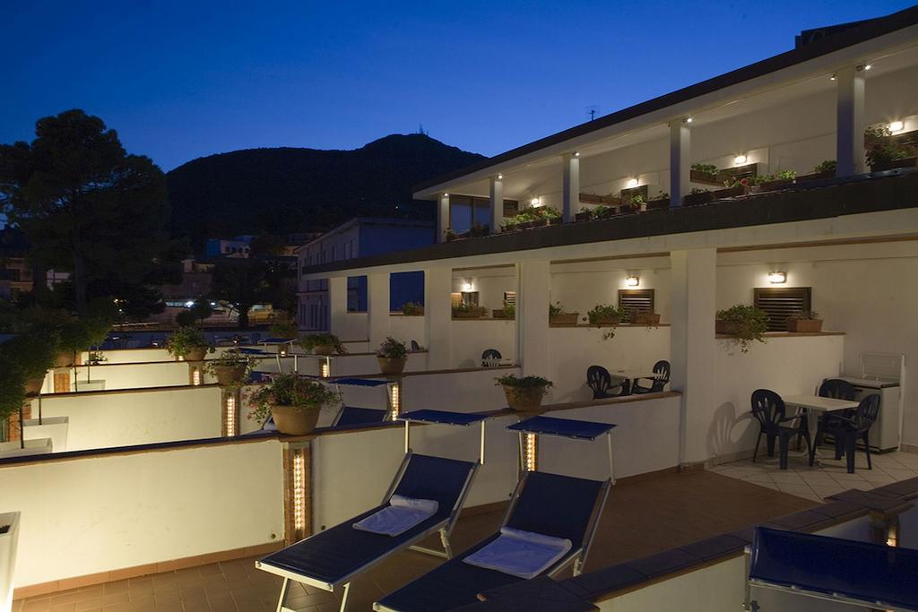 Hotel Ristorante Cavaliere Scario Exterior photo