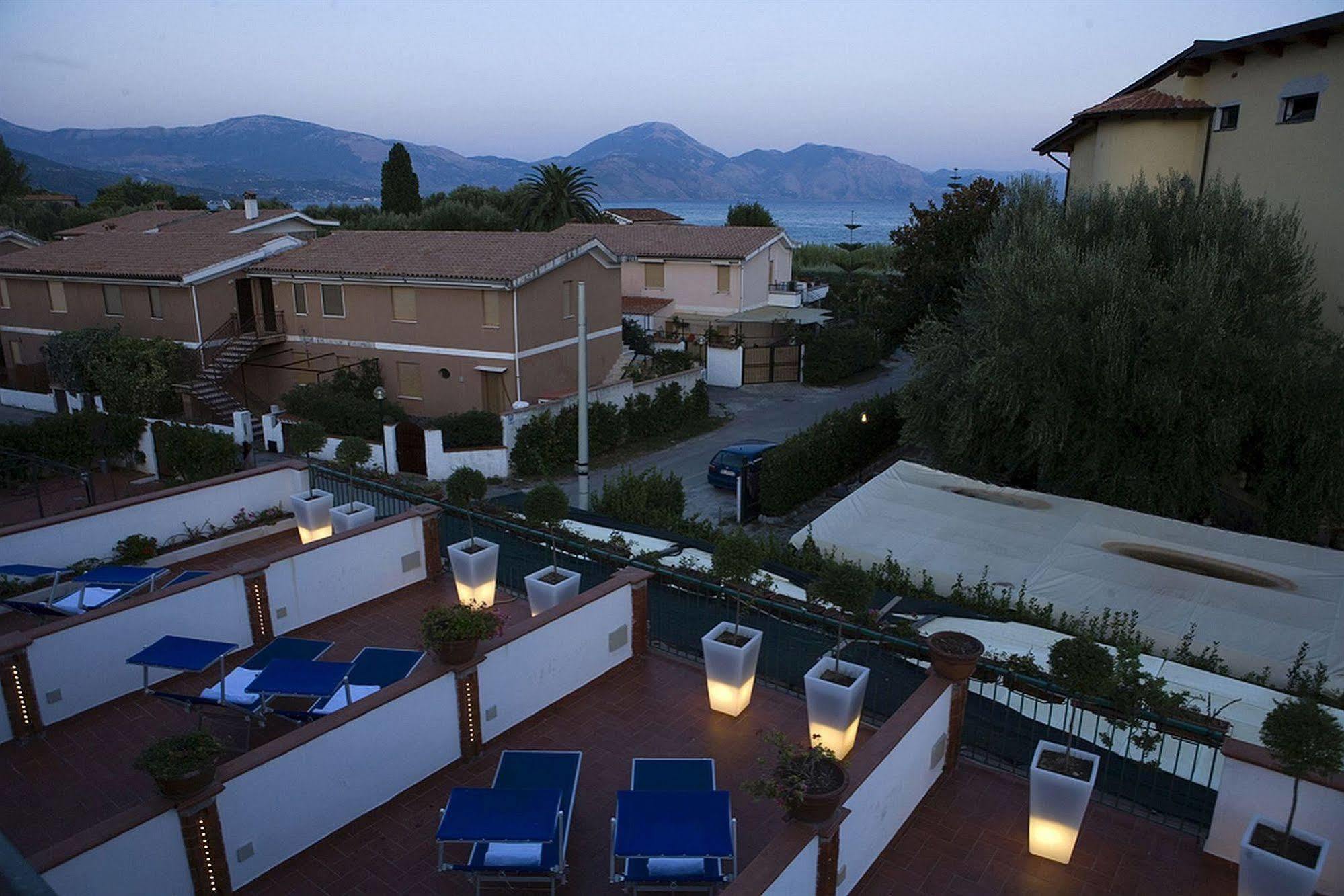 Hotel Ristorante Cavaliere Scario Exterior photo